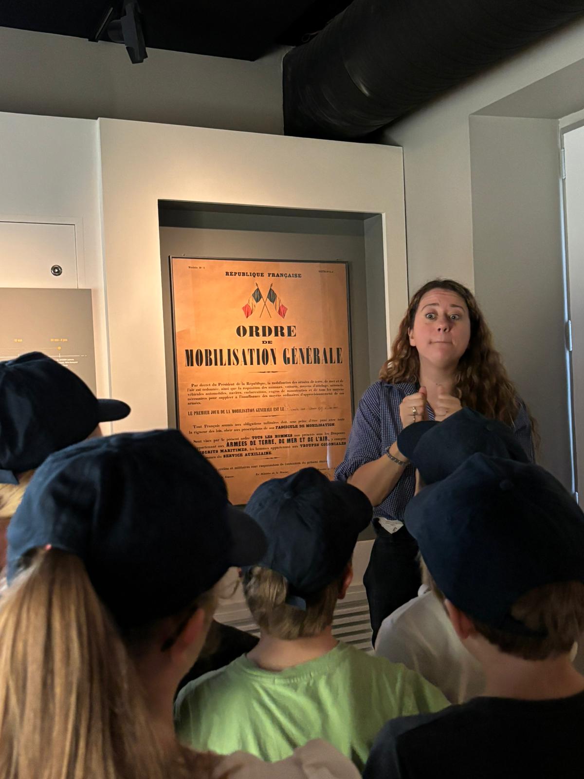 La classe de CM2 a visité le musée de la Libération de Paris et la Bourse du Commerce