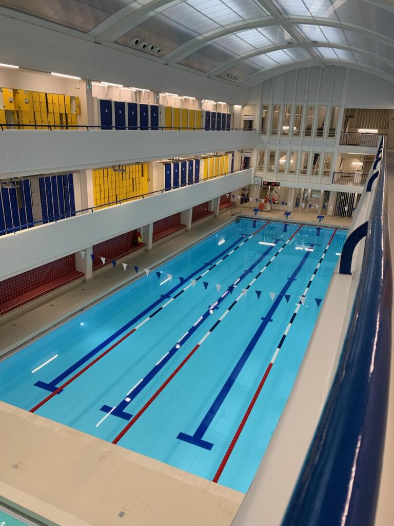 Les CM1 et CM2 retrouvent la piscine