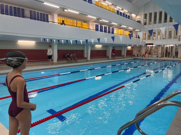 Les CM1 et CM2 retrouvent la piscine