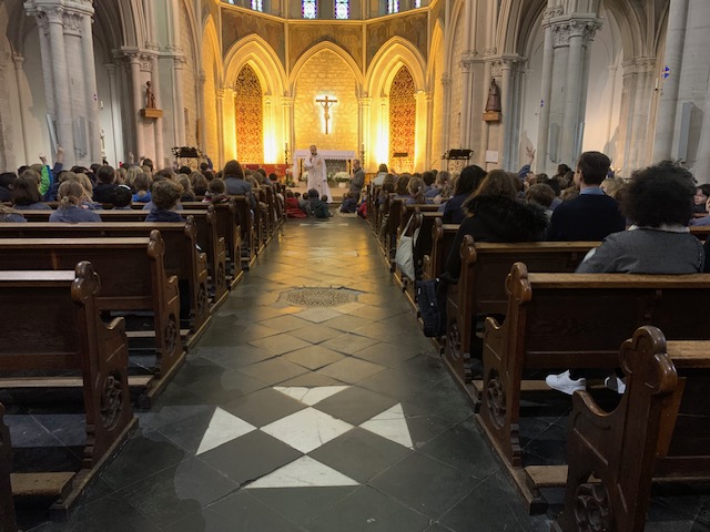 Célébration de la Toussaint à la Paroisse. 